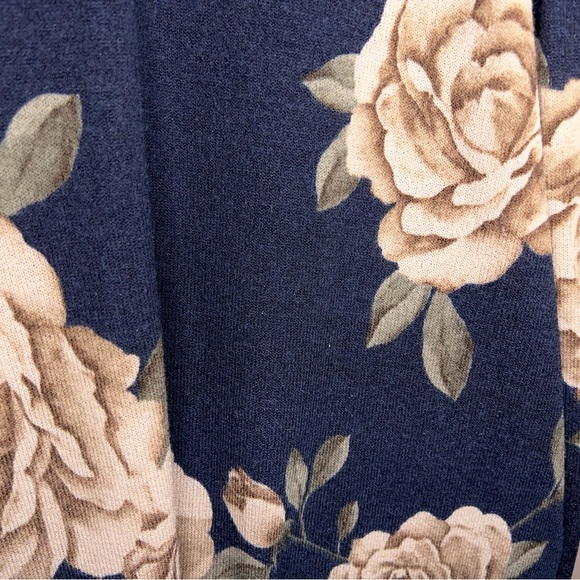 Large 143 Story Navy Blue Floral Knit Cold Shoulder Top Stretch High Neckline - Picture 3 of 12